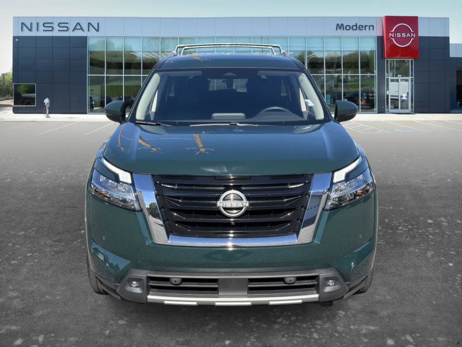 Used 2024 Nissan Pathfinder SL AWD/4WD image 2