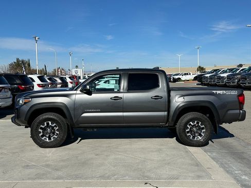 Used 2019 Toyota Tacoma TRD Off-Road image 3