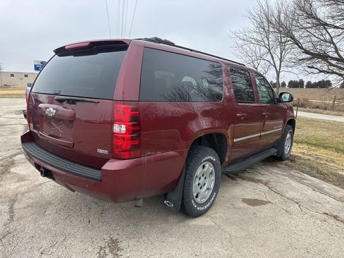 Used 2009 Chevrolet Suburban LT image 12