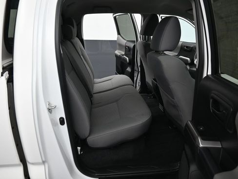 Certified 2022 Toyota Tacoma SR5 AWD/4WD image 28