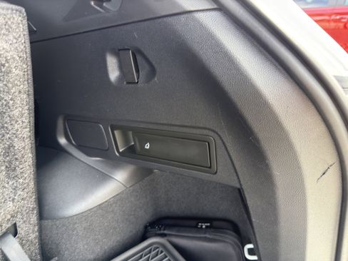 Used 2023 Volkswagen Tiguan SE R-Line image 18