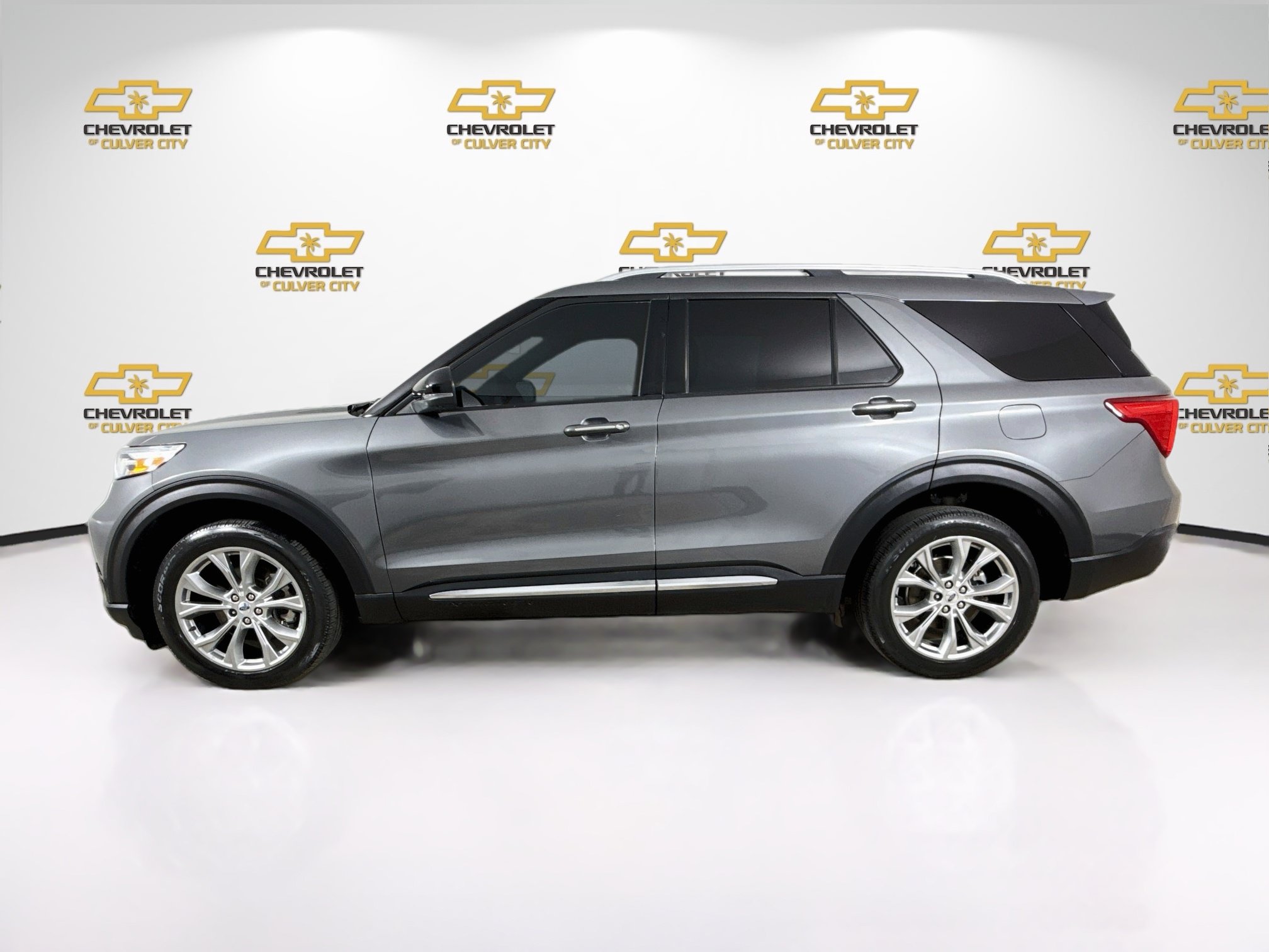 Used 2023 Ford Explorer Limited w/ Equipment Group 301A AWD/4WD image 5