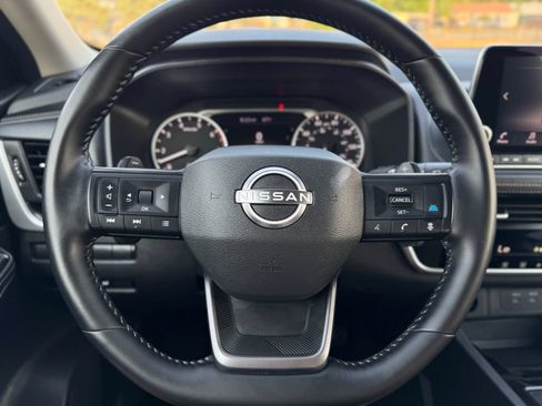 Used 2025 Nissan Rogue SV FWD image 17