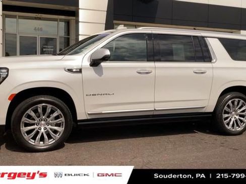Certified 2022 GMC Yukon XL Denali w/ Denali Premium Package AWD/4WD image 4