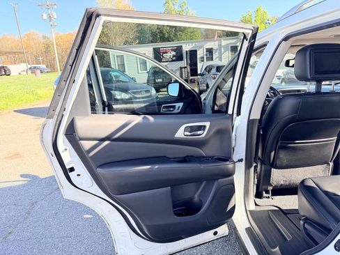 Used 2017 Nissan Pathfinder Platinum w/ Family Entertainment Package image 16