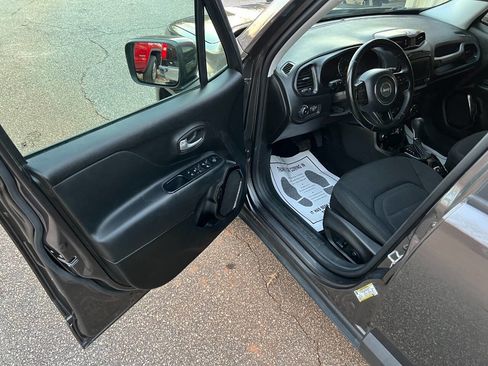 Used 2017 Jeep Renegade Altitude image 9