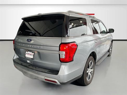 Used 2024 Ford Expedition XLT image 7