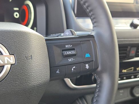 Certified 2025 Nissan Rogue Platinum image 22