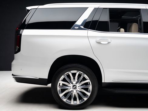 Used 2024 Cadillac Escalade Premium Luxury AWD/4WD image 36