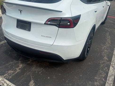 Used 2022 Tesla Model Y Performance AWD/4WD image 3