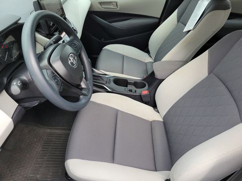 Used 2025 Toyota Corolla LE w/ Convenience Package image 3