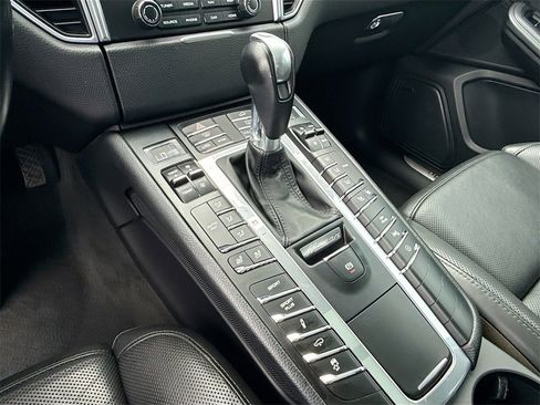 Used 2018 Porsche Macan Turbo w/ Premium Package Plus image 17