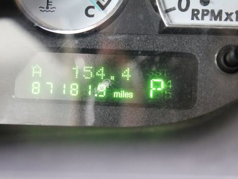 Used 2005 Ford Thunderbird image 21