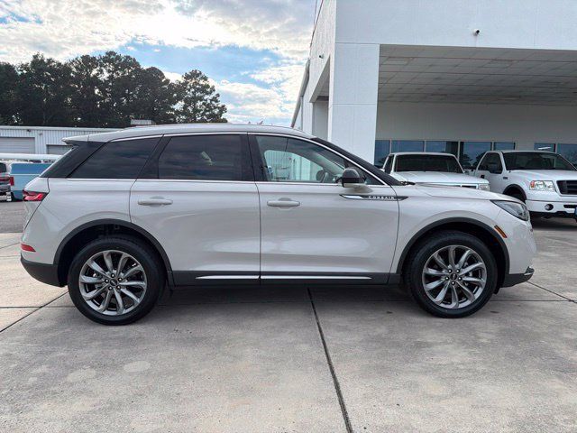 Used 2022 Lincoln Corsair FWD w/ Premium Package image 8
