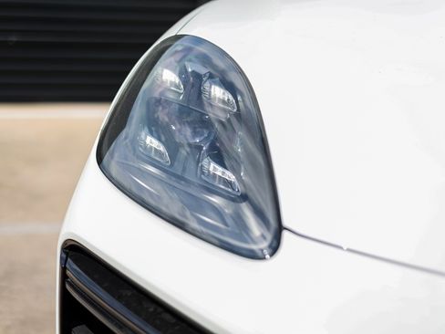 Certified 2022 Porsche Cayenne Turbo image 13