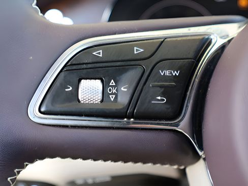 Used 2023 Bentley Bentayga Extended Wheelbase AWD/4WD image 27