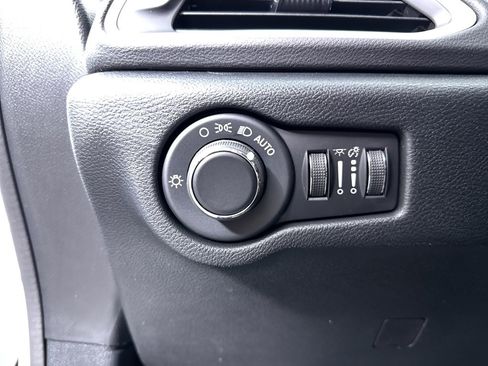 New 2026 Chrysler Voyager LX image 29