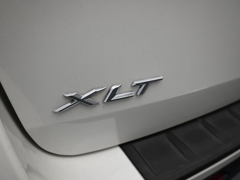 Used 2020 Ford Explorer XLT RWD image 11