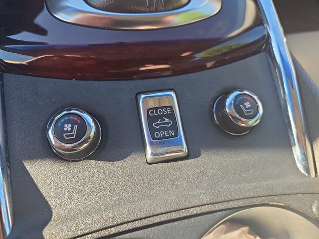 Used 2014 INFINITI Q60 Convertible w/ Premium Package RWD image 3