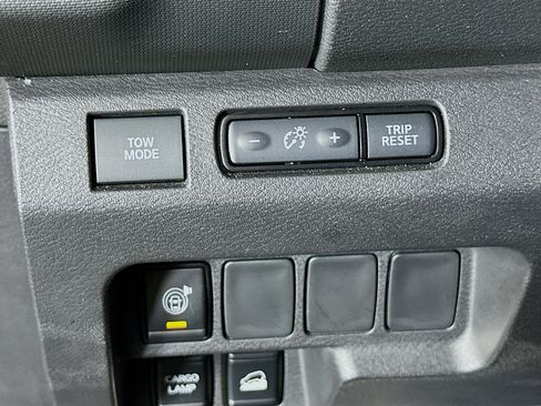 Used 2023 Nissan Frontier PRO-4X w/ Technology Package AWD/4WD image 16