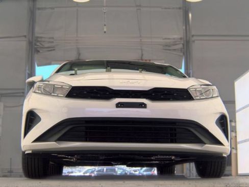 Used 2022 Kia Forte LXS w/ LXS Technology Package FWD image 4