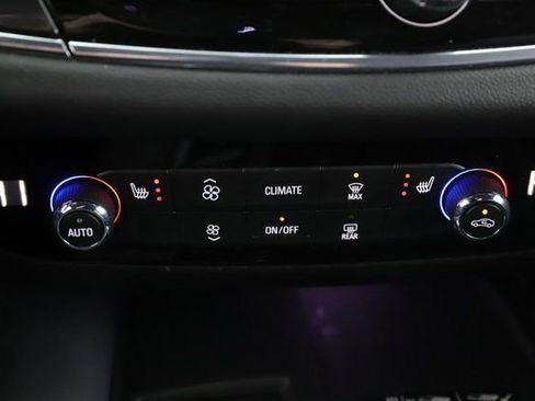 Used 2023 Buick Enclave Essence AWD/4WD image 4