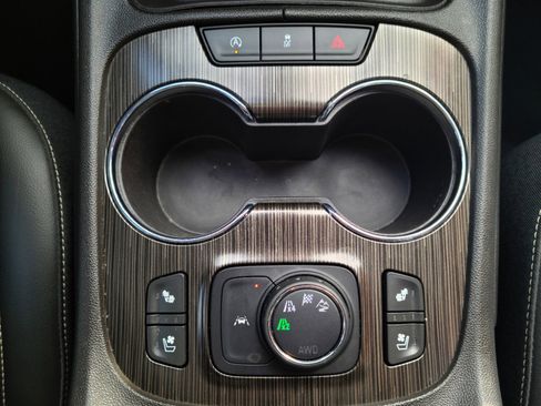 Used 2023 GMC Acadia SLT w/ Elevation Edition image 17