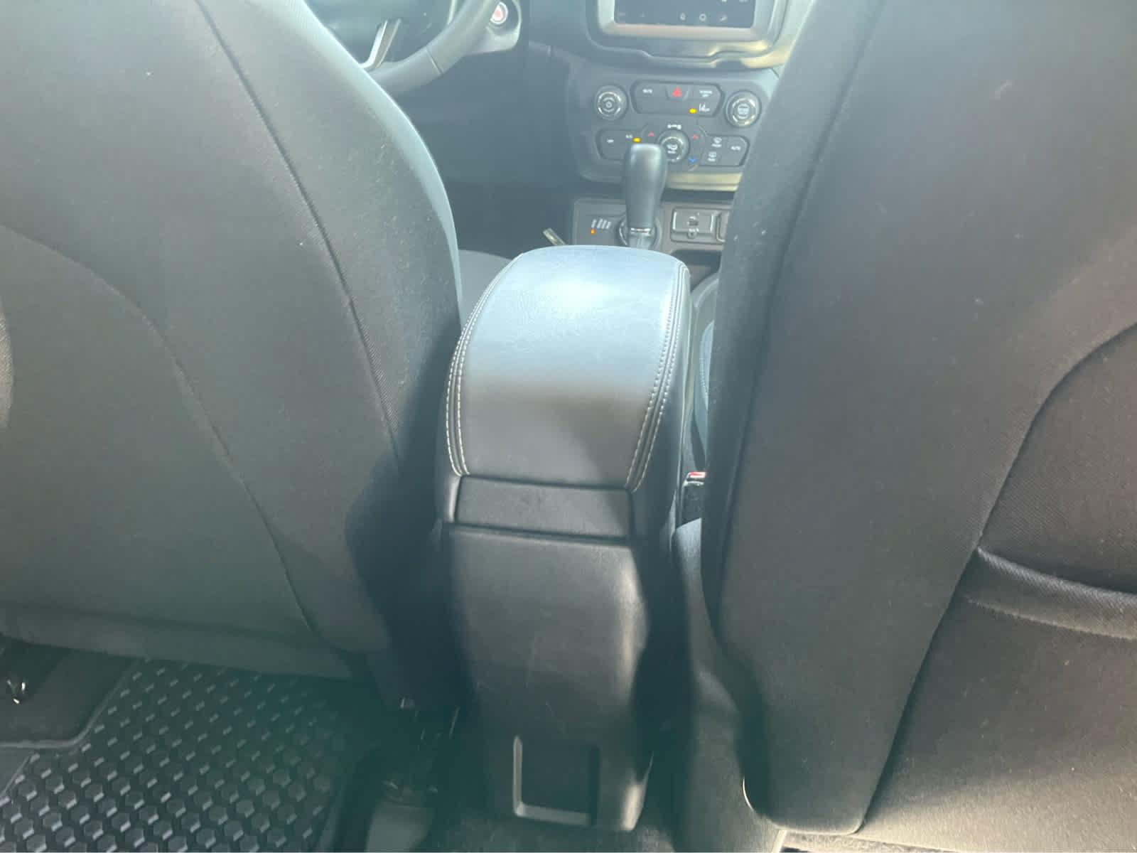 Used 2023 Jeep Renegade Latitude AWD/4WD image 26