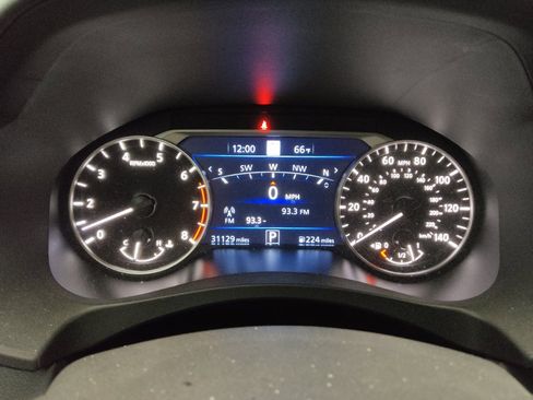Used 2024 Nissan Altima 2.5 SV w/ SV Premium Package FWD image 23