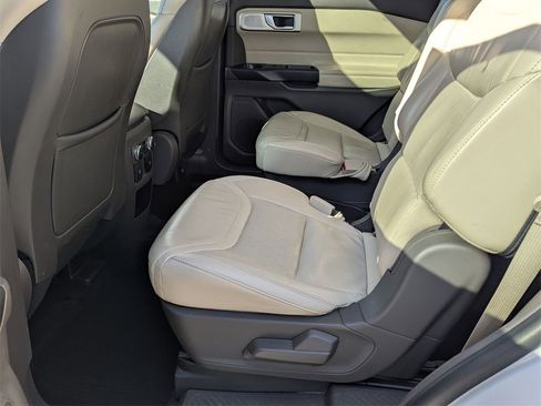 Used 2020 Ford Explorer Platinum w/ Premium Technology Package image 25