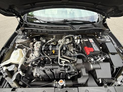 Used 2025 Nissan Altima 2.5 SV FWD image 43