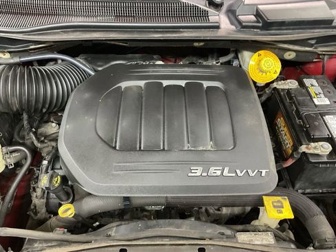 Used 2016 Dodge Grand Caravan SE image 31