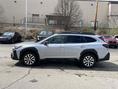 Used 2024 Subaru Outback Premium image 2