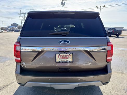 Used 2019 Ford Expedition XLT image 4