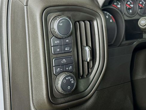 Used 2025 Chevrolet Silverado 1500 Custom image 11