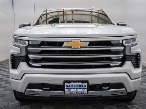 Used 2025 Chevrolet Silverado 1500 High Country AWD/4WD image 2