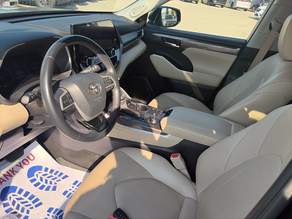 Used 2024 Toyota Highlander Limited AWD/4WD image 16