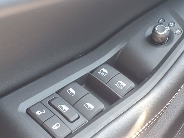 New 2027 Jeep Grand Cherokee Altitude RWD image 14