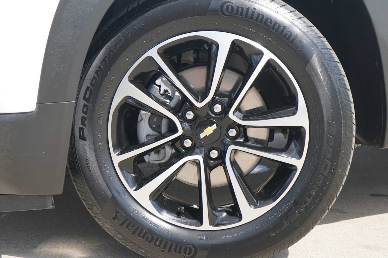 Used 2025 Chevrolet TrailBlazer LT FWD image 2