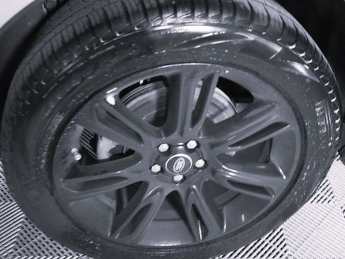 Used 2018 Land Rover Range Rover Velar S image 7