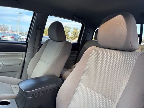 Used 2014 Toyota Tacoma PreRunner w/ SR5 Package image 10