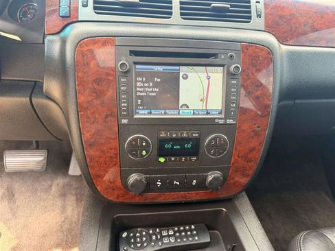 Used 2013 Chevrolet Suburban LT AWD/4WD image 15