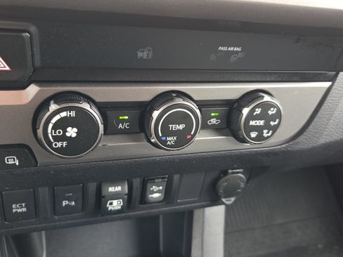 Used 2019 Toyota Tacoma SR5 image 18