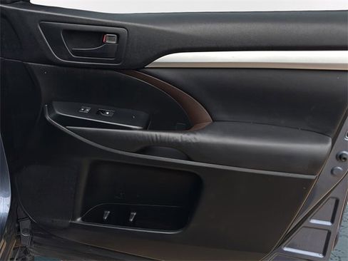 Used 2014 Toyota Highlander Plus image 10