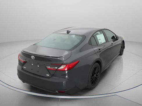 Used 2026 Toyota Camry SE FWD image 15