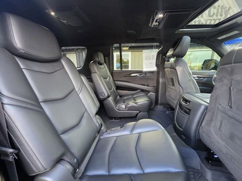 Used 2019 Cadillac Escalade ESV Platinum image 15