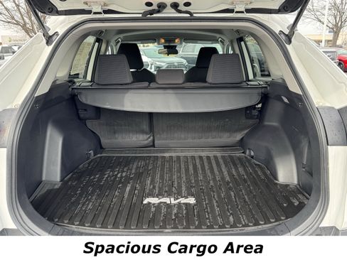 Used 2021 Toyota RAV4 LE image 13