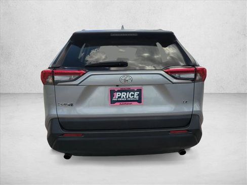 Used 2021 Toyota RAV4 LE FWD image 7