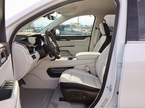 New 2026 GMC Acadia Denali image 8