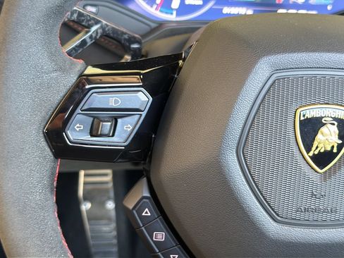 Used 2019 Lamborghini Huracan Performante AWD/4WD image 20